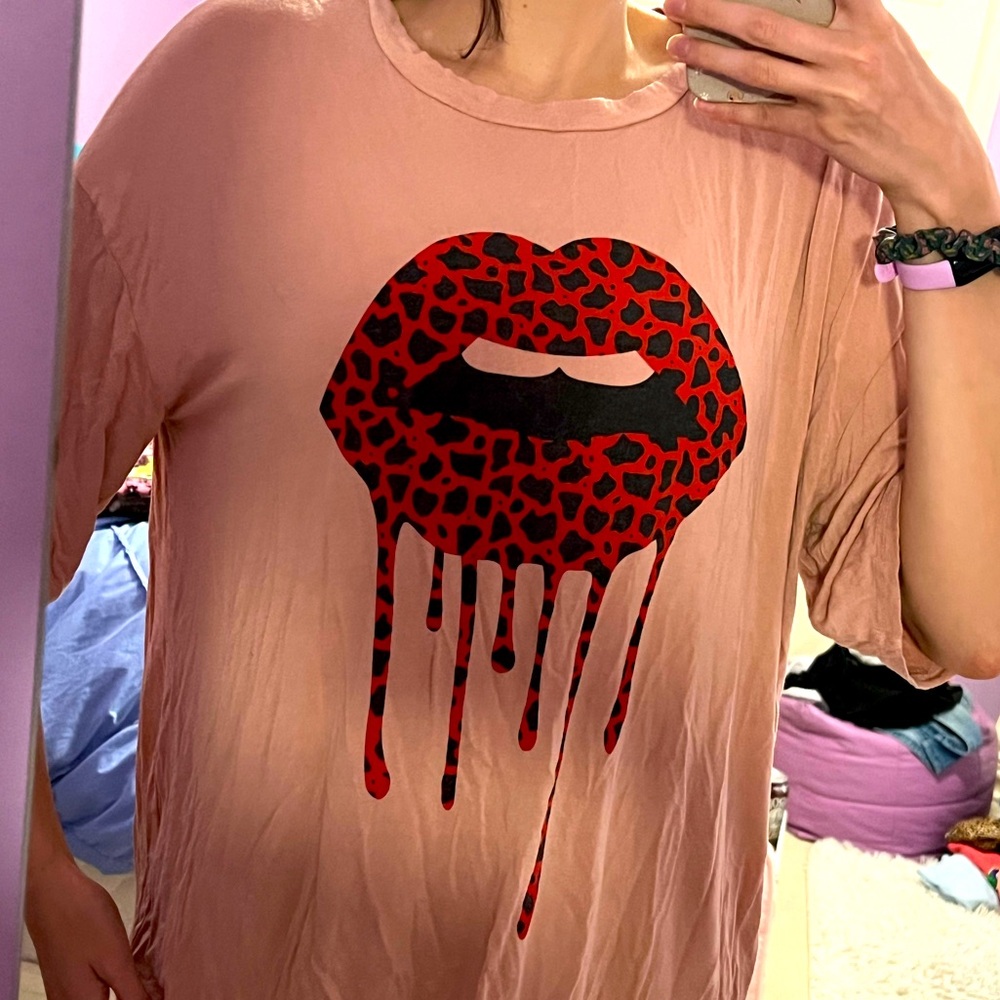 Oversized, Shortsleeve, Graphic Tee from Shein. Size Medium.